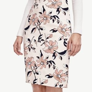 ANN TAYLOR COTTON CURVY HIBISCUS PENCIL SKIRT SIZE 4